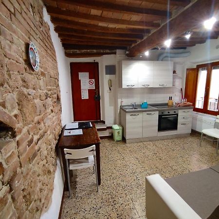 Ferienwohnung Casa Vicolo Delle Chiavi Poggibonsi Exterior foto